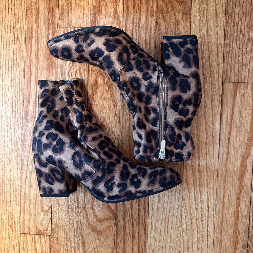 Marc Fisher animal print booties size 6